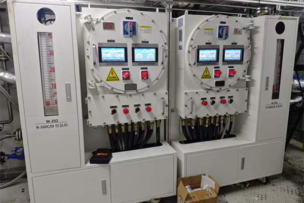 一拖二防爆高低溫控溫系統(tǒng)設(shè)備實拍圖2